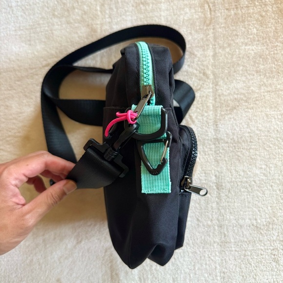 True Religion Black Belt Bag with Pink Logo - Picture 3 of 5